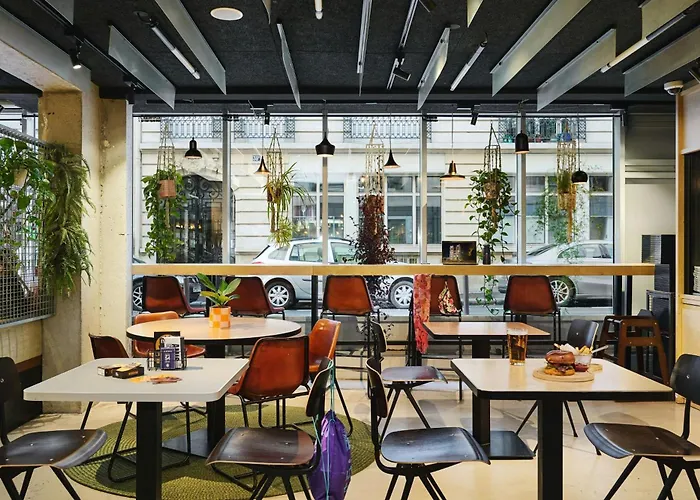 Moxy Bastille Hotel 3*