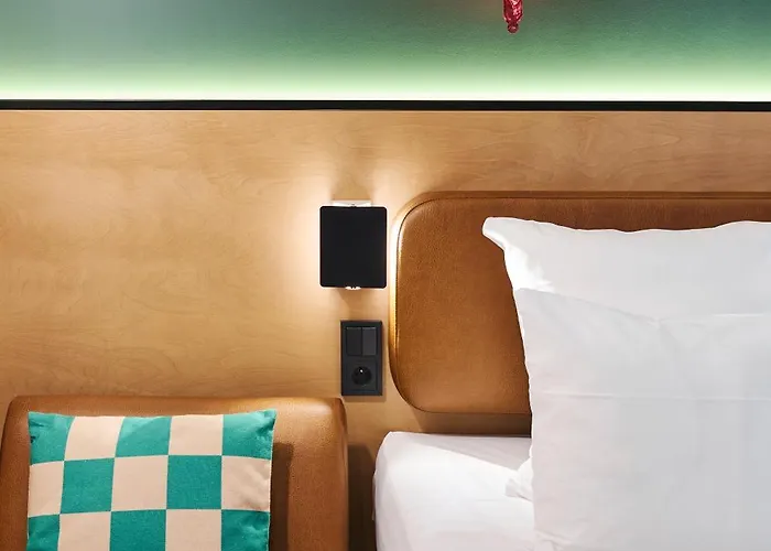 Moxy Bastille Hotel 3*