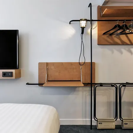 Moxy Bastille Hotel 3*