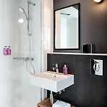 Moxy Bastille Hotel Paris