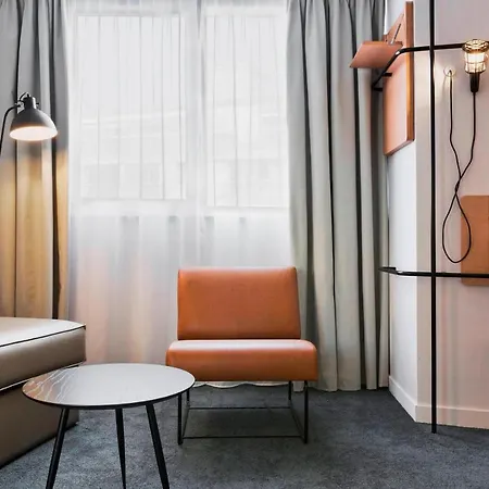 Moxy Bastille Hotel 3*