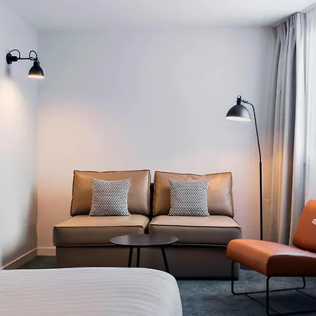 Moxy Bastille 3*