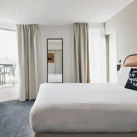 Moxy Bastille Hotel 3*