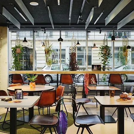 Moxy Bastille Hotel 3*