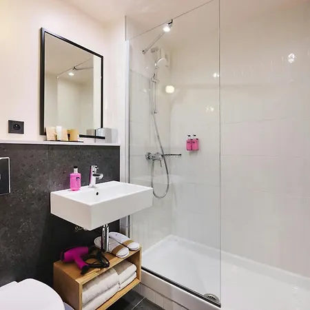 Moxy Bastille 3*