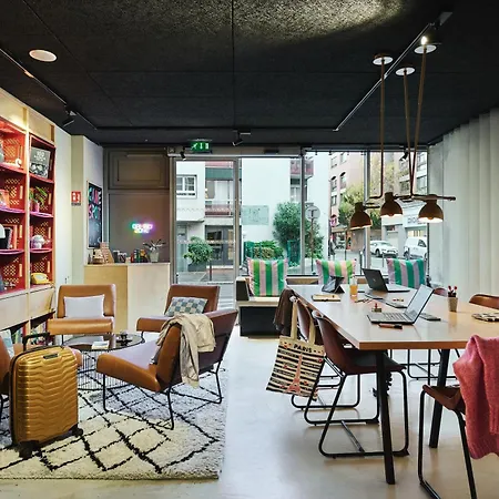 Moxy Bastille 3*