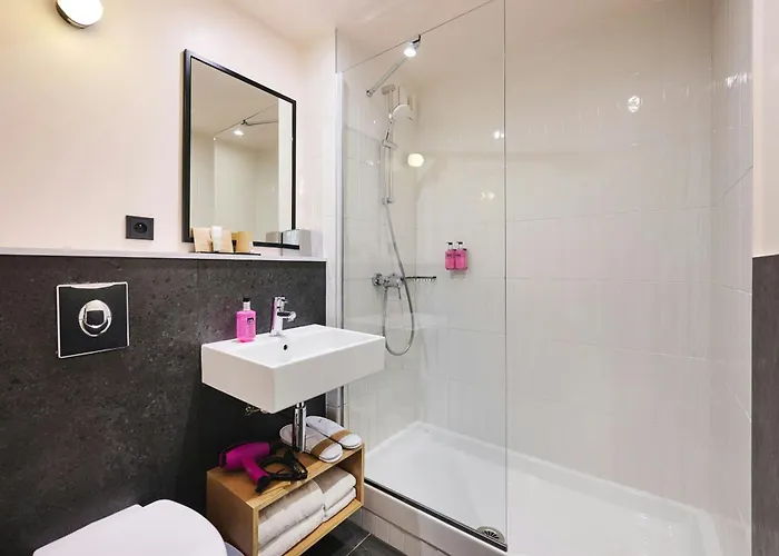 Moxy Bastille 3*