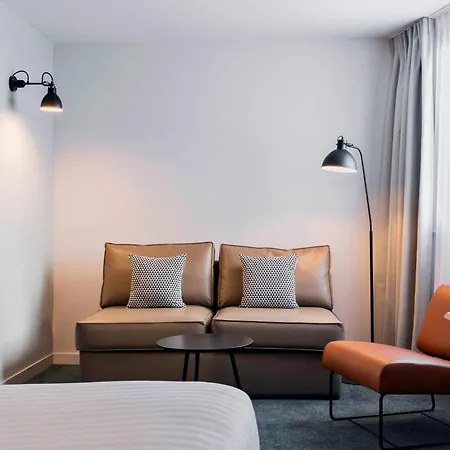 Moxy Bastille 3*